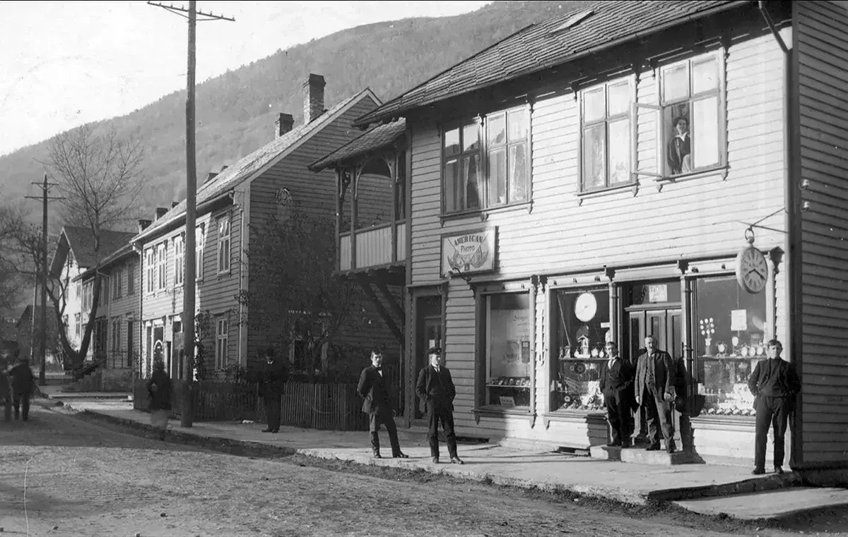 Vangsgata in Voss around 1922 (Voss Folkemuseum)